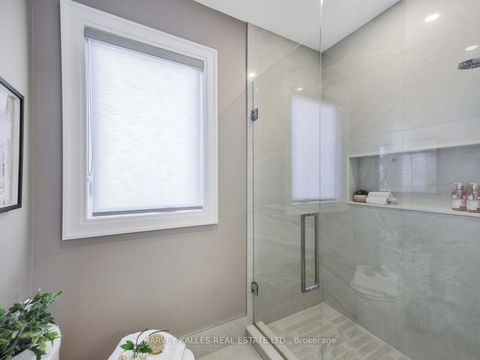 Photo 32 at 10 Malaren Road, Maple, Vaughan