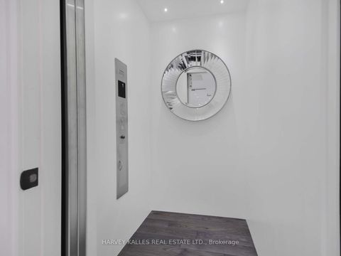 Photo 33 at 10 Malaren Road, Maple, Vaughan