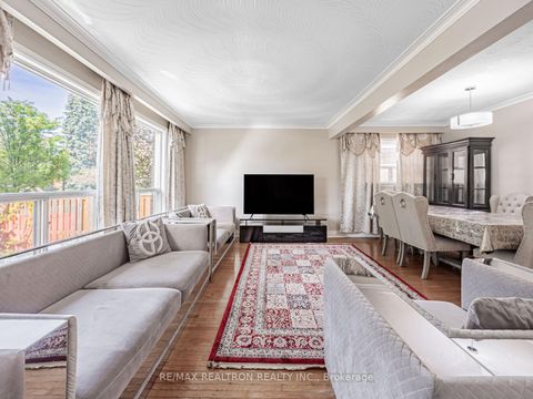 Photo 4 at 25 Chandler Drive, Woburn, Toronto