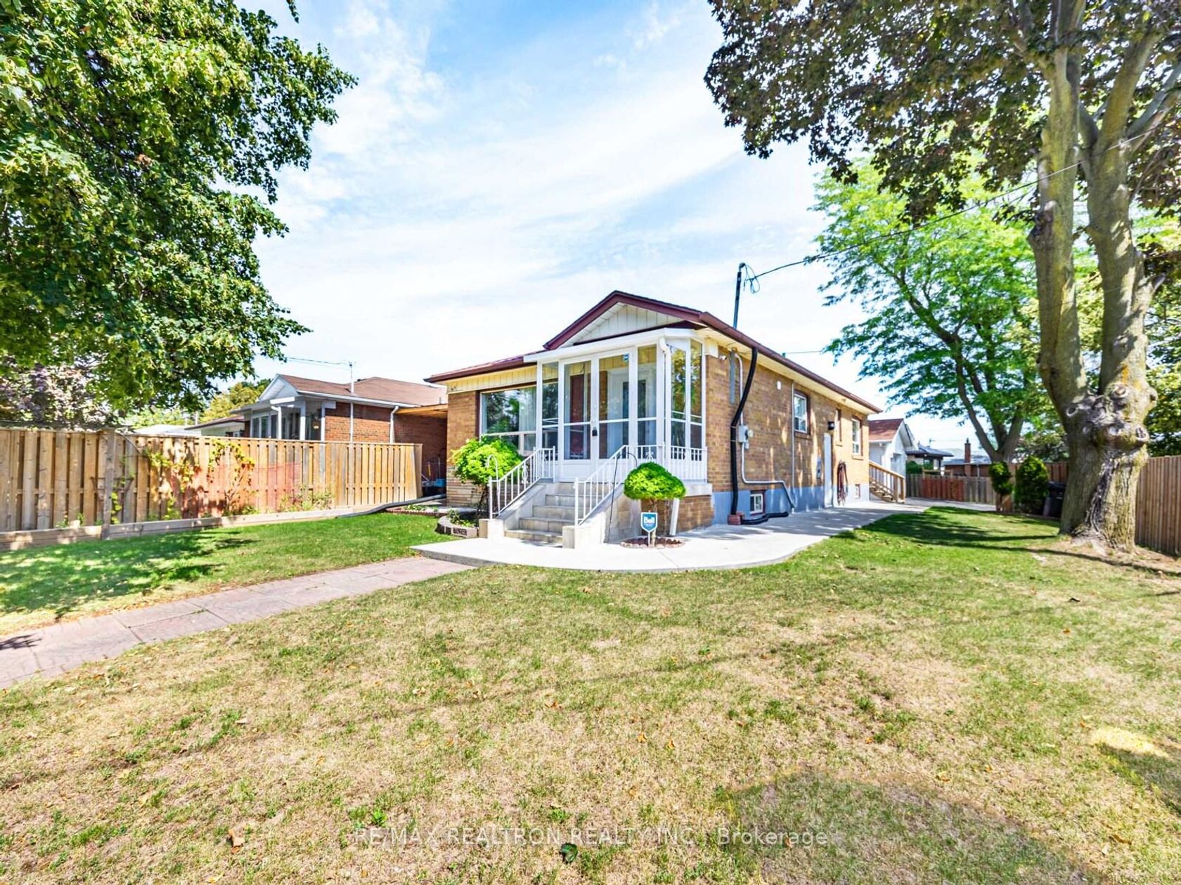 25 Chandler Drive, Woburn, Toronto photo number 2 25 Chandler Drive, Woburn, Toronto photo number 2