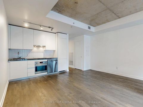 Photo 13 at 410 - 629 King Street W, Waterfront Communities C1, Toronto