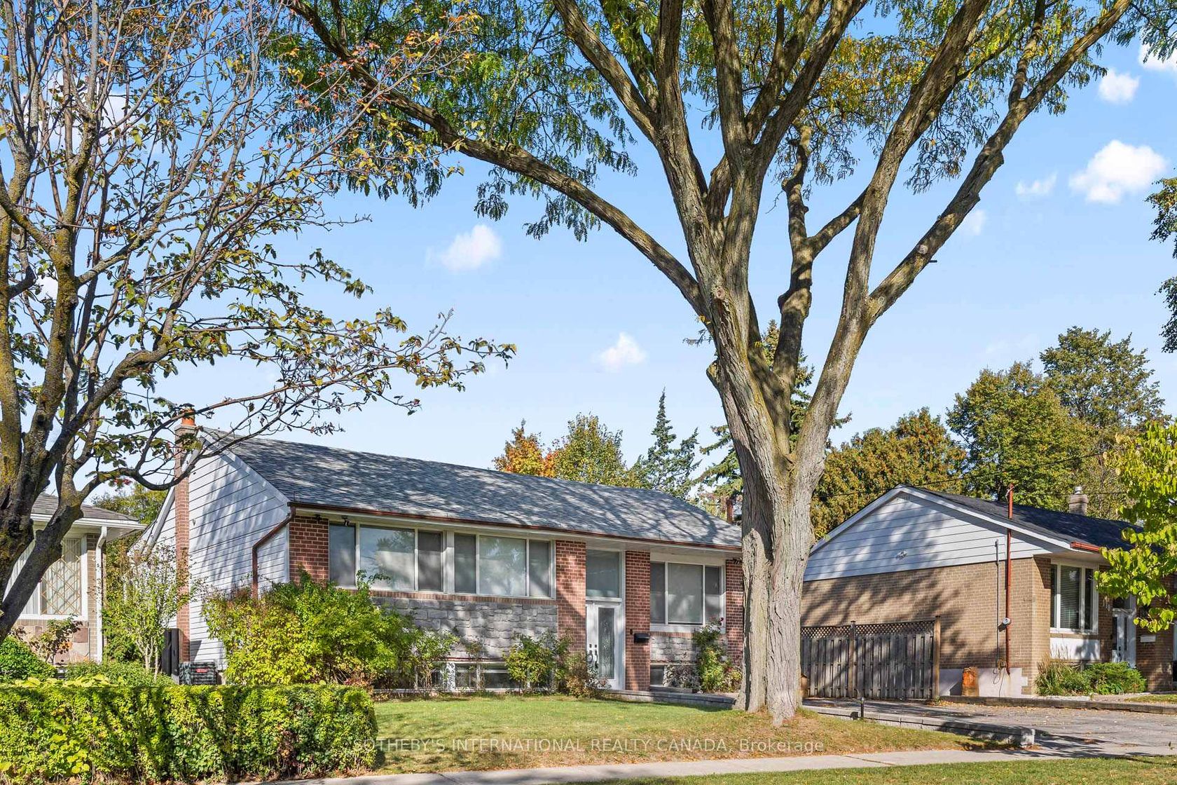 108 Lynedock Crescent, Donalda, Toronto photo number 2