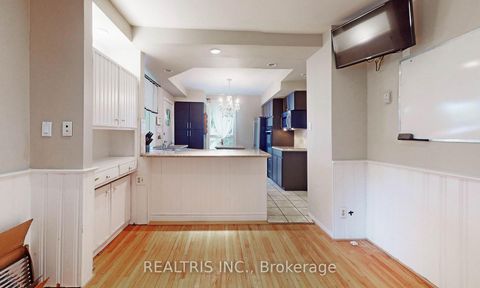 Photo 8 at 149 Worsley Street, City Centre, Barrie