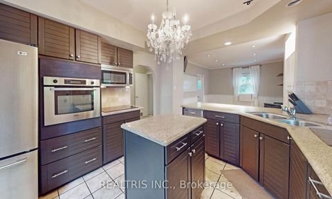 Photo 11 at 149 Worsley Street, City Centre, Barrie