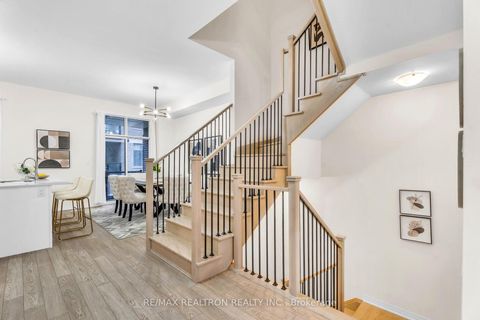 Photo 6 at 9 Onigam Lane, Rural Richmond Hill, Richmond Hill