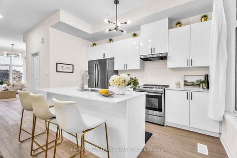 Photo 7 at 9 Onigam Lane, Rural Richmond Hill, Richmond Hill