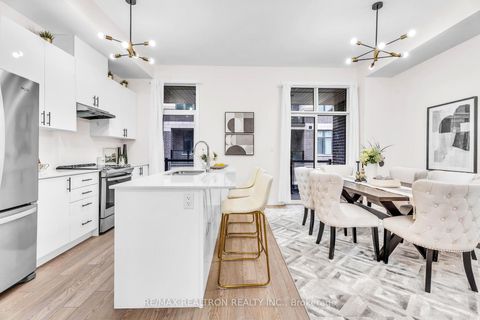 Photo 12 at 9 Onigam Lane, Rural Richmond Hill, Richmond Hill