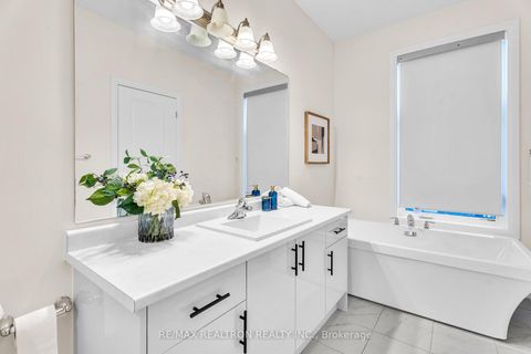 Photo 22 at 9 Onigam Lane, Rural Richmond Hill, Richmond Hill