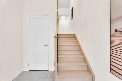 Photo 36 at 9 Onigam Lane, Rural Richmond Hill, Richmond Hill