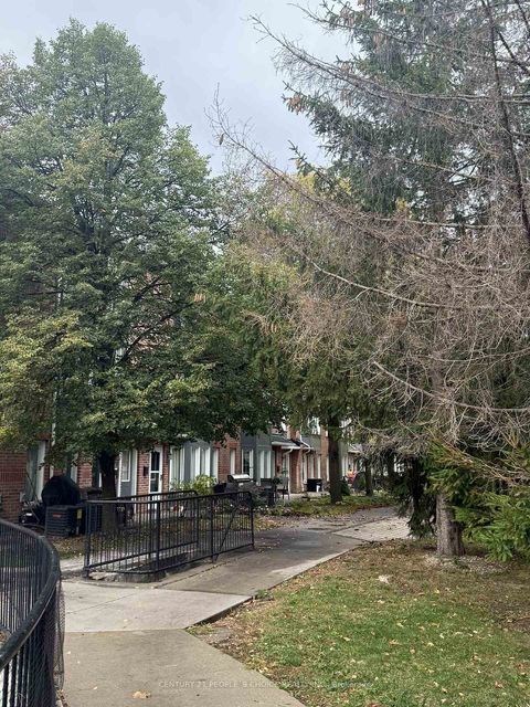 Photo 0 at 32 - 151 Townsgate Drive, Yorkhill, Vaughan