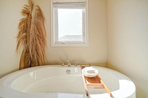 Photo 37 at 29 Casely Drive, Rural Richmond Hill, Richmond Hill