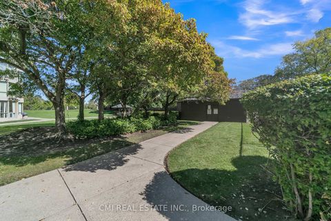 Photo 5 at 805 - 309 Major Mackenzie Drive E, Crosby, Richmond Hill