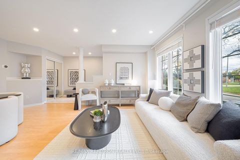 Photo 4 at 195 Equator Crescent, Vellore Village, Vaughan