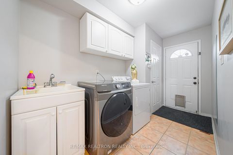 Photo 12 at 195 Equator Crescent, Vellore Village, Vaughan