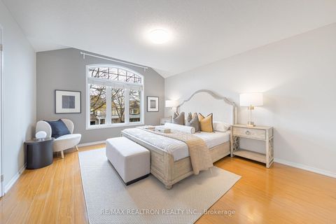 Photo 13 at 195 Equator Crescent, Vellore Village, Vaughan