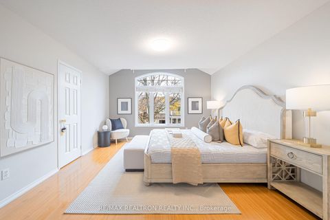 Photo 14 at 195 Equator Crescent, Vellore Village, Vaughan