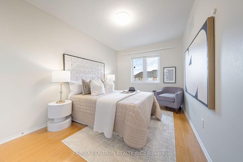 Photo 18 at 195 Equator Crescent, Vellore Village, Vaughan