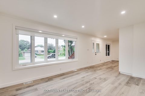 Photo 5 at 35 Cheshire Drive, Rosethorn, Toronto