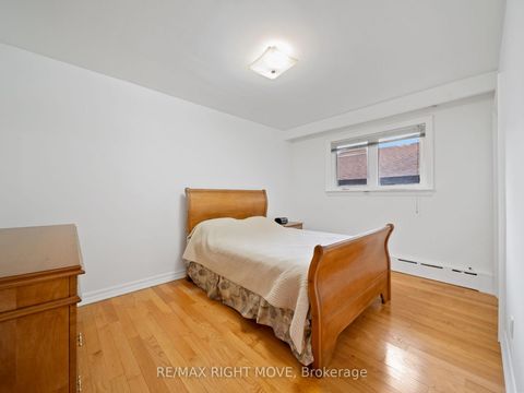 Photo 10 at 22 Ladyshot Crescent, York University Heights, Toronto