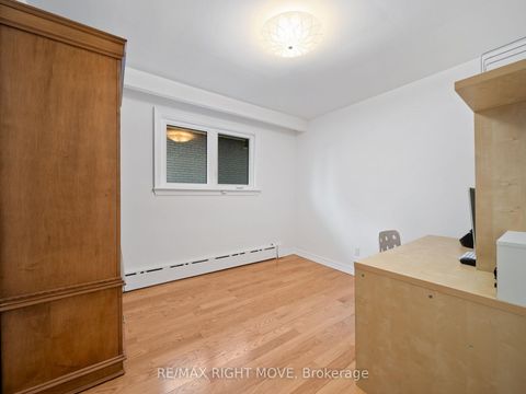 Photo 11 at 22 Ladyshot Crescent, York University Heights, Toronto