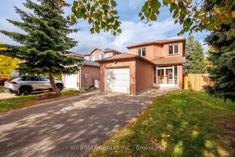 Photo 3 at 18 Samantha Circle, Doncrest, Richmond Hill