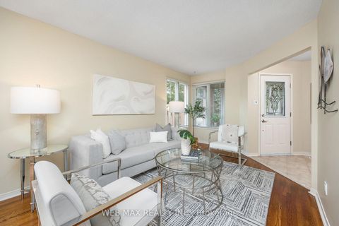 Photo 5 at 18 Samantha Circle, Doncrest, Richmond Hill