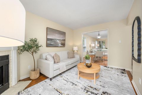 Photo 11 at 18 Samantha Circle, Doncrest, Richmond Hill