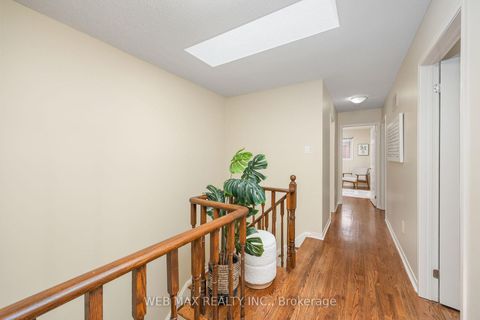 Photo 19 at 18 Samantha Circle, Doncrest, Richmond Hill