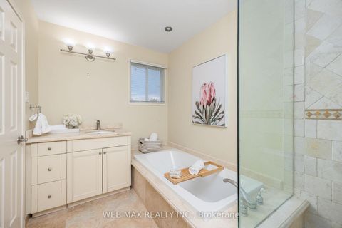 Photo 25 at 18 Samantha Circle, Doncrest, Richmond Hill