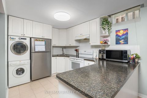 Photo 32 at 18 Samantha Circle, Doncrest, Richmond Hill