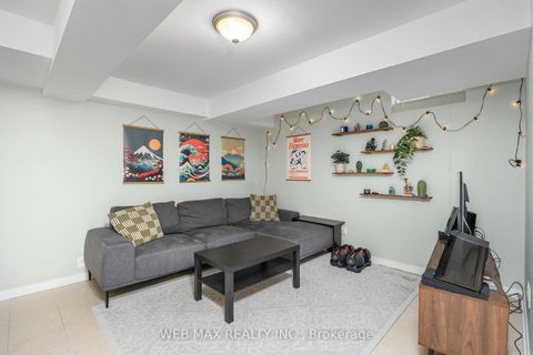 Photo 33 at 18 Samantha Circle, Doncrest, Richmond Hill