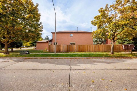 Photo 38 at 18 Samantha Circle, Doncrest, Richmond Hill