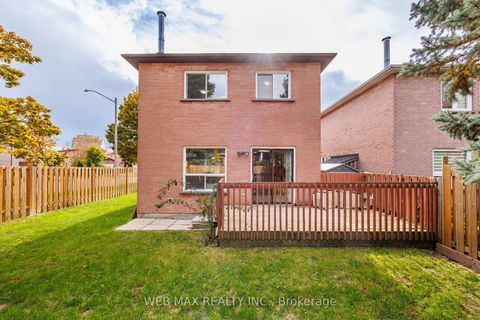 Photo 42 at 18 Samantha Circle, Doncrest, Richmond Hill