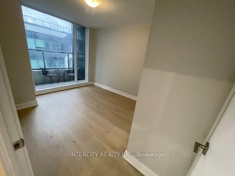 Photo 11 at 409 - 297 Oak Walk Drive, RO River Oaks, Oakville