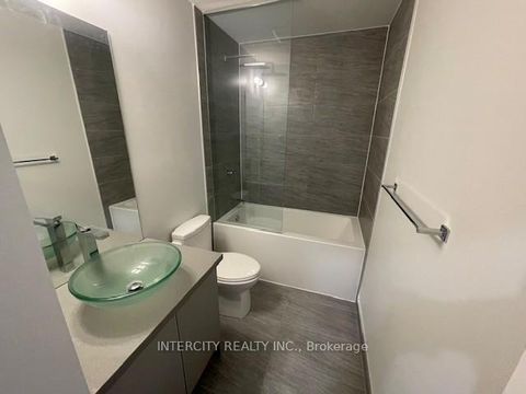 Photo 13 at 409 - 297 Oak Walk Drive, RO River Oaks, Oakville