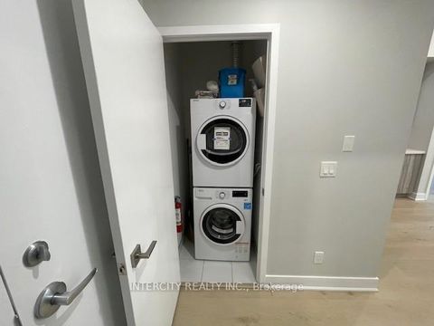 Photo 15 at 409 - 297 Oak Walk Drive, RO River Oaks, Oakville