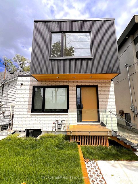 Photo 1 at 257 Chisholm Avenue, Lumsden, Toronto