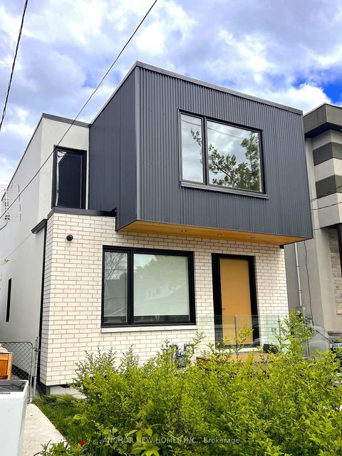 Photo 2 at 257 Chisholm Avenue, Lumsden, Toronto