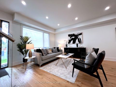 Photo 6 at 257 Chisholm Avenue, Lumsden, Toronto