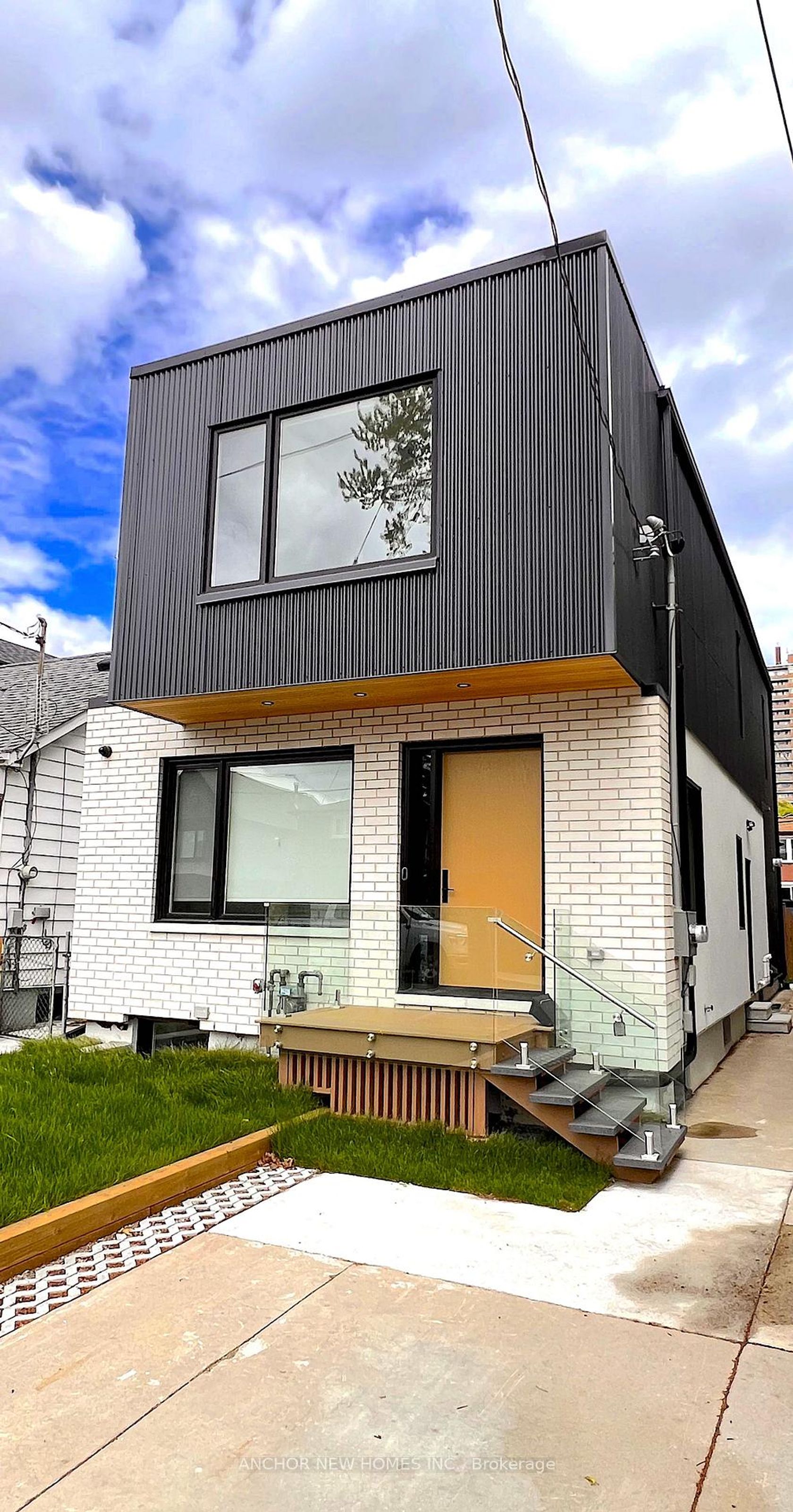 257 Chisholm Avenue, Lumsden, Toronto by Loree Meneguzzi Real Estate 257 Chisholm Avenue, Lumsden, Toronto