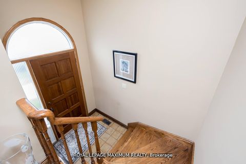 Photo 4 at 44 Flagstick Court, York University Heights, Toronto