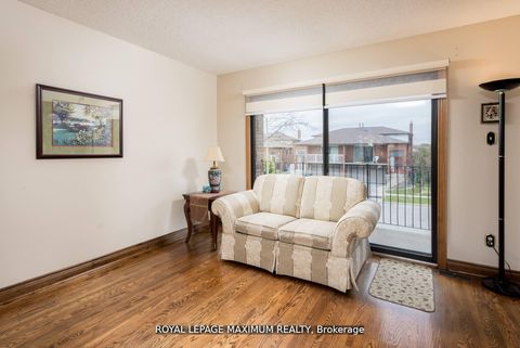 Photo 6 at 44 Flagstick Court, York University Heights, Toronto
