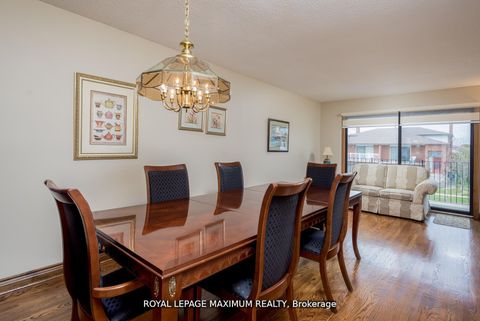 Photo 8 at 44 Flagstick Court, York University Heights, Toronto