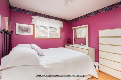 Photo 13 at 44 Flagstick Court, York University Heights, Toronto