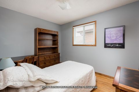 Photo 15 at 44 Flagstick Court, York University Heights, Toronto