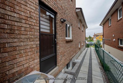 Photo 29 at 44 Flagstick Court, York University Heights, Toronto