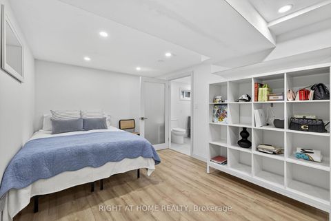 Photo 26 at 16 Mayvern Crescent, North Richvale, Richmond Hill