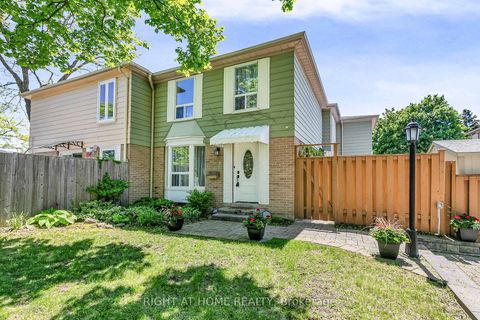 Photo 1 at 25 Castle Rock Drive, North Richvale, Richmond Hill