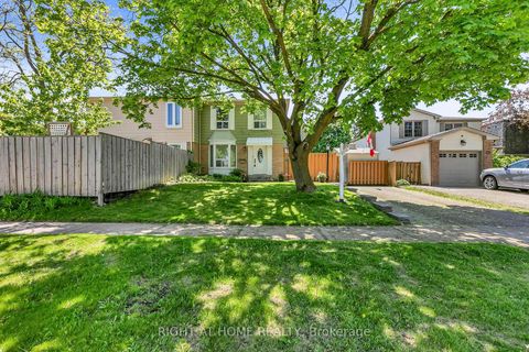 Photo 2 at 25 Castle Rock Drive, North Richvale, Richmond Hill