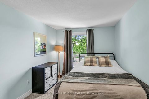 Photo 21 at 25 Castle Rock Drive, North Richvale, Richmond Hill